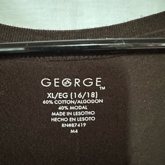 Lightly worn! Brown long sleeved shirt. XL - Picture 2 of 3